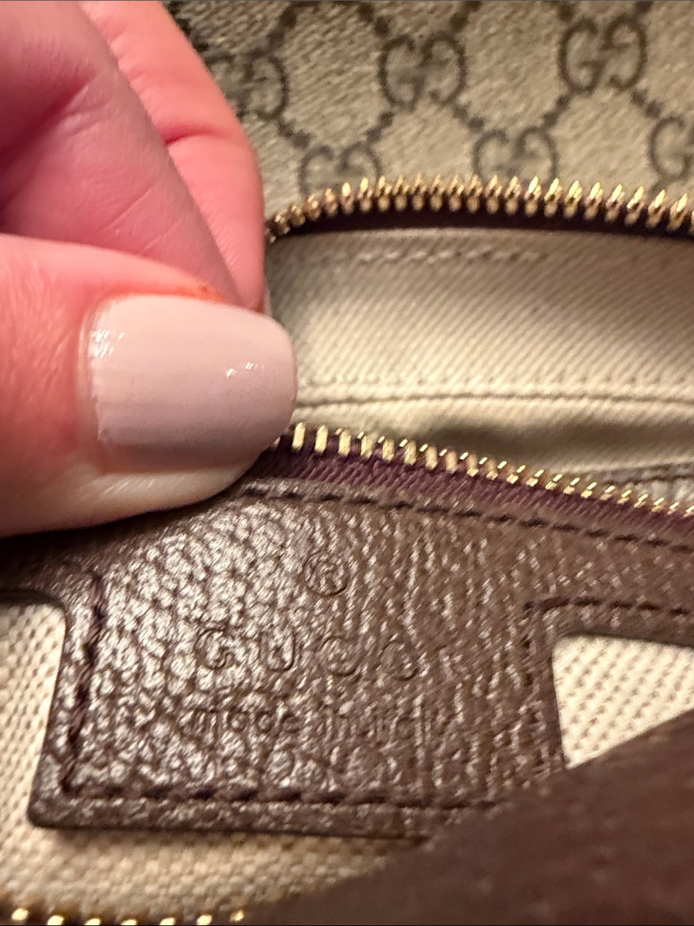 AUTHENTIC GUCCI GG Supreme Canvas Crossbody with Green and Red Web Stripe - Picture 9 of 15